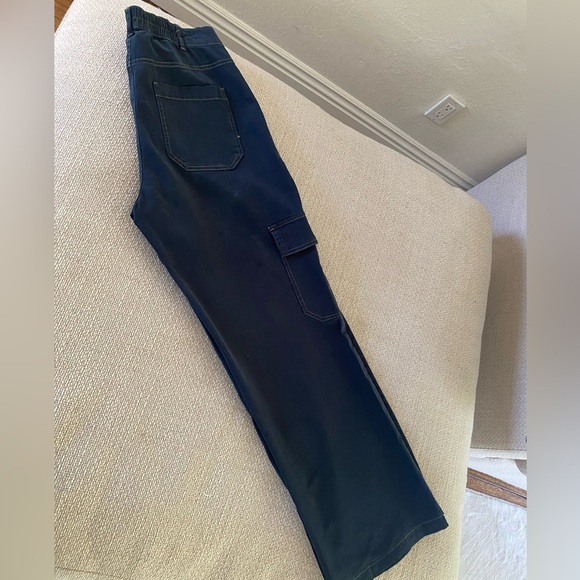 Wild Fable Navy Blue Wide-Leg Cargo Pants – Size M - Picture 6 of 9